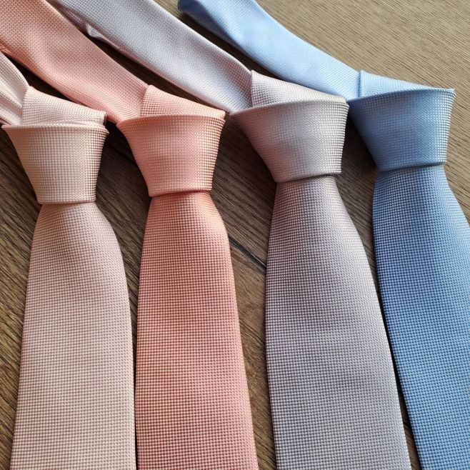 ✨ Když malé detaily dokážou udělat velkou radost… ✨ Nové hedvábné kravaty v pastelových tónech nejsou jen doplněk – jsou...