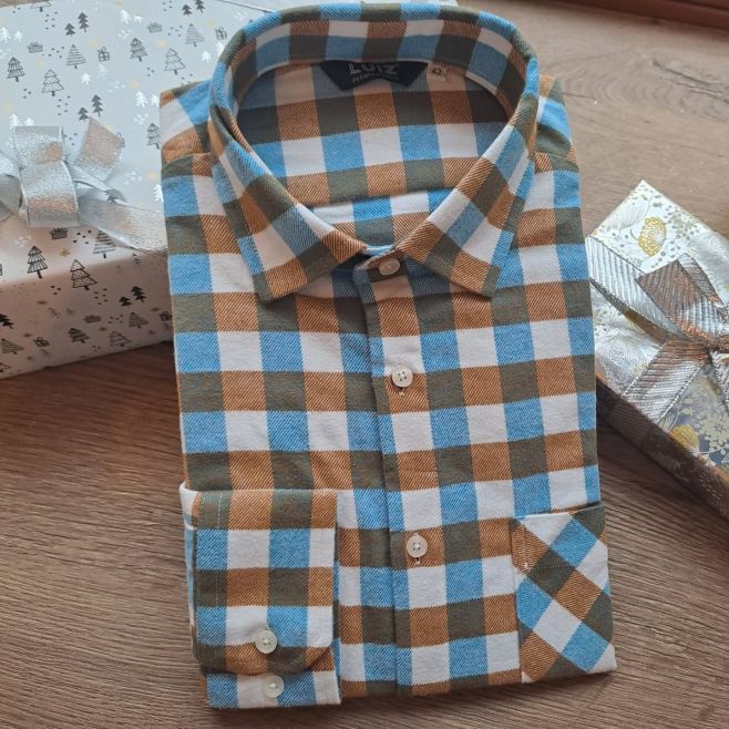 Už napadl první sníh a zima je tady naplno! Ideální čas na pohodlné flanelové košile, které vás zahřejí a zároveň vypadají...